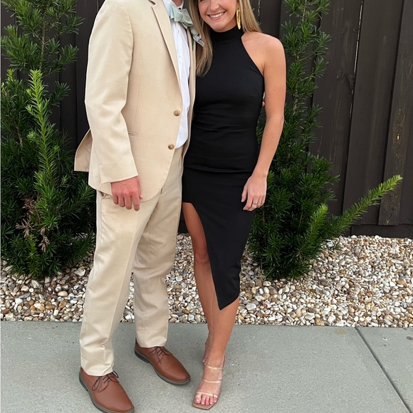 Halter dress - Picture 2 of 3